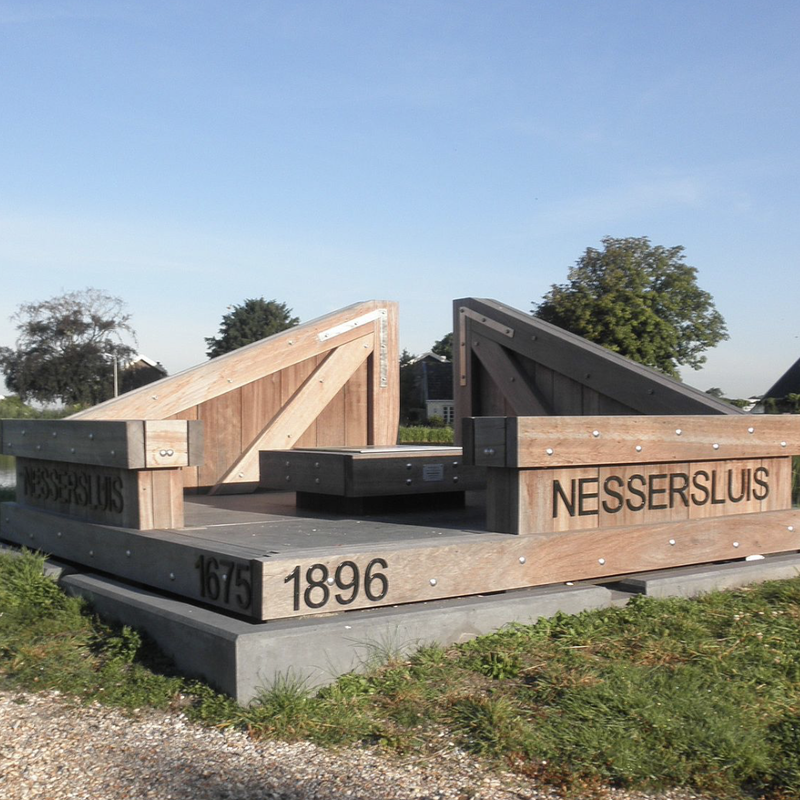 Kunstwerk bij de voormalige Nessersluis