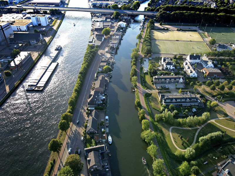 Kanaal en Vecht naast elkaar bij Opbuuren. Foto Gerhard Hof
