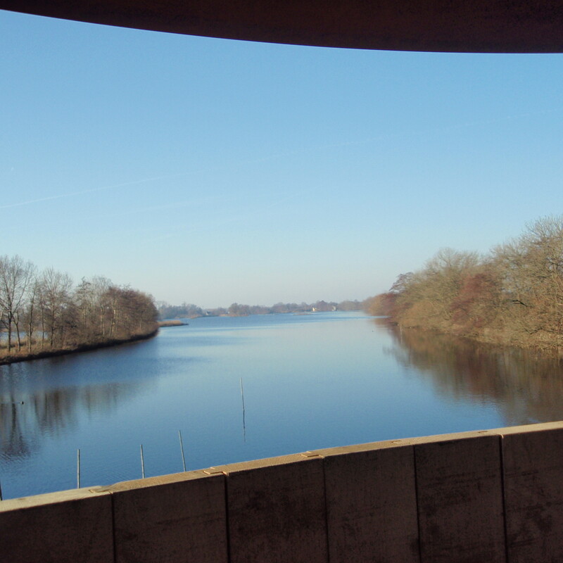 Uitzicht vanaf de vogelkijkhut aan de Alambertskade op de Loenderveense plas