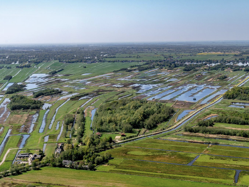Tienhoven en de Tienhovense plassen. Foto Flying Holland