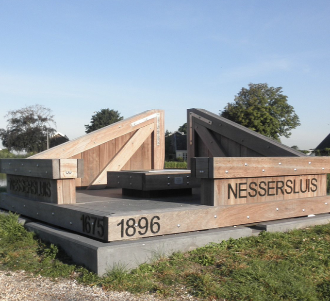 Kunstwerk bij de voormalige Nessersluis