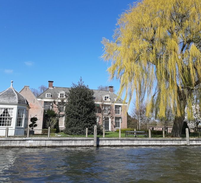 Beek en Hoff vanaf het water