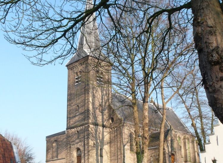 De Willibrordkerk (Nederhorst en Berg) Hier op de ‘Berg’ stichtte missionaris Liudger in de 8e eeuw een kapel.