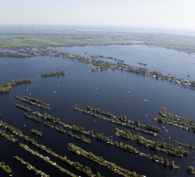 Plassen met legakkers en huisjes