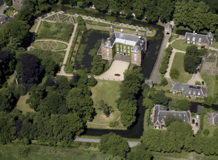 Luchtfoto slot Zuylen