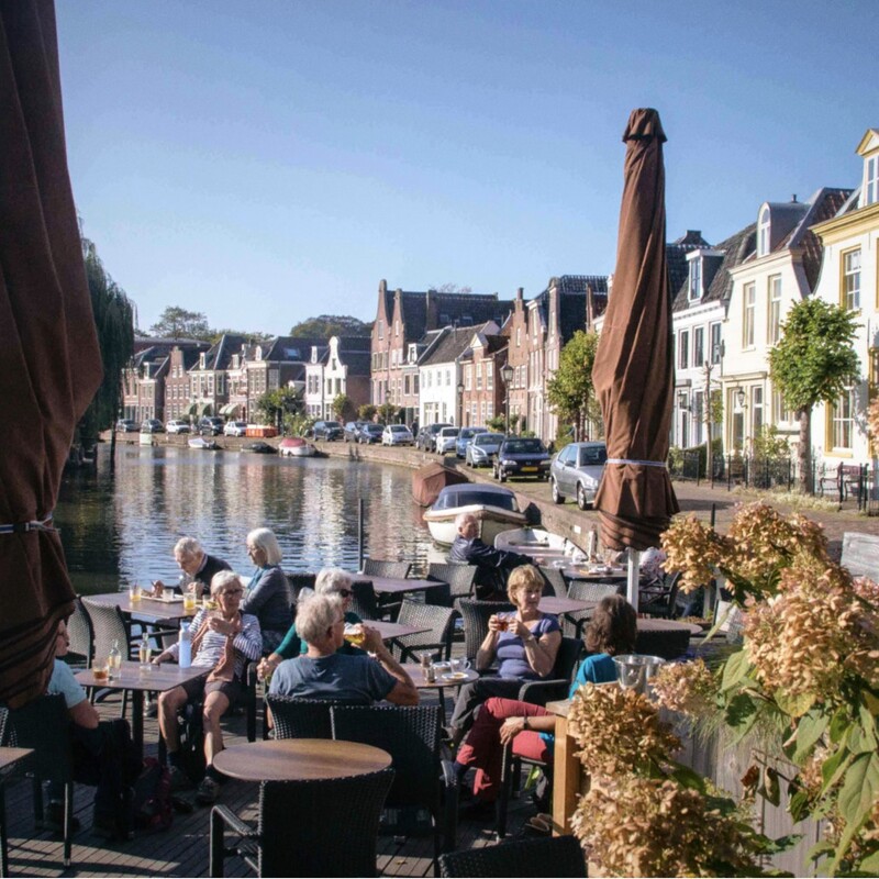 Terras aan de Langegracht in Maarssen
