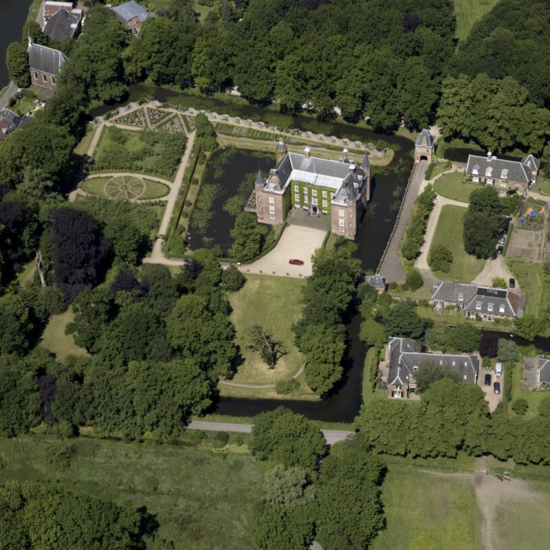 Luchtfoto slot Zuylen