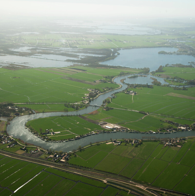 Luchtfoto van de Vecht ter hoogte van fort Uitermeer.