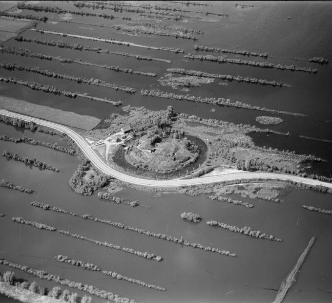 Fort Spion na verbetering van de Bloklaan uit het zuiden, 1936. Beeldbank Defensie