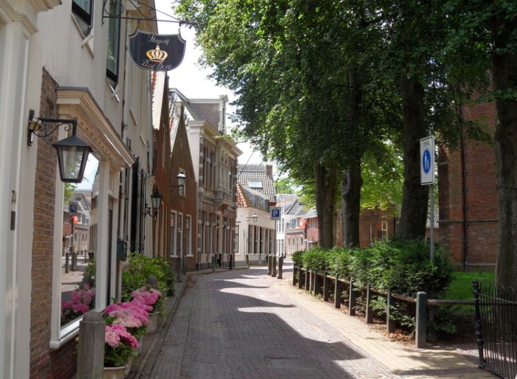 De Dorpsstraat in Loenen