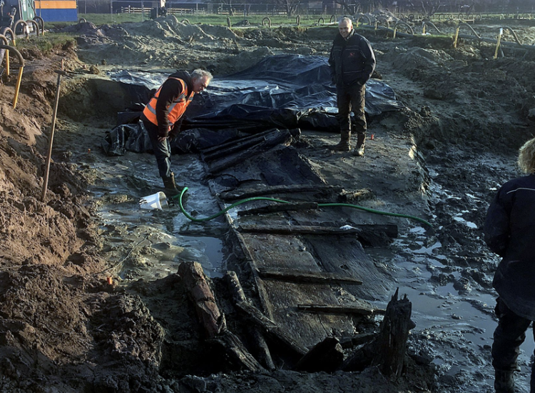 Uitgraven vikingschip Leidse Rijn 2019, foto Robert Jan Booij, RTVUtrecht