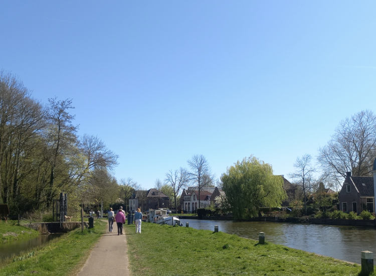 Het jaagpad bij Maarssen is een ideaal wandelpad langs de Vecht.