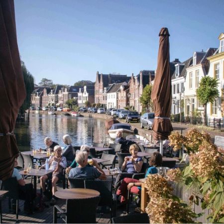 Terras aan de Langegracht in Maarssen