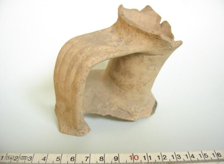 Deel Romeinse kruikamfoor, gevonden in Vreeland. Foto Anton Cruysheer